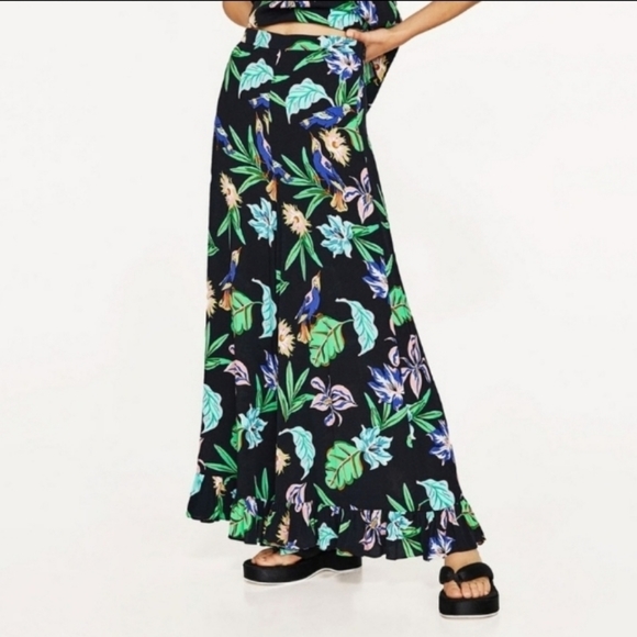 NWT Zara Wide Frill Trousers Tropical floral Print Pants | Black + green; size M - Picture 10 of 13